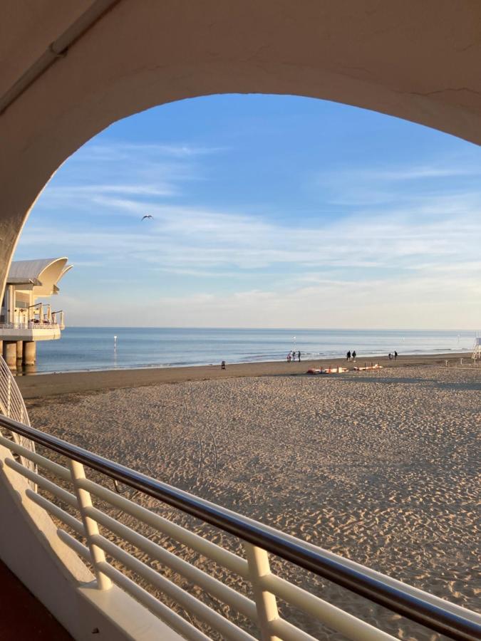 Beach Front Apartment Sabbiadoro Линяно Сабиадоро Екстериор снимка