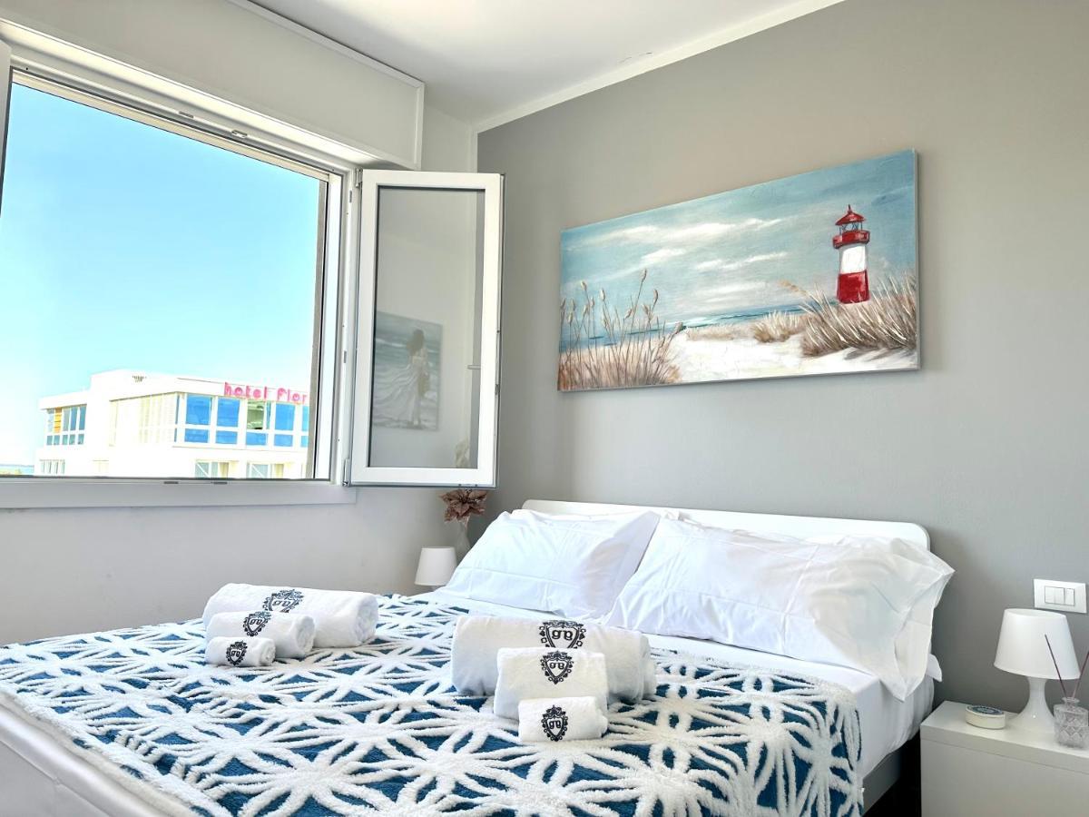 Beach Front Apartment Sabbiadoro Линяно Сабиадоро Екстериор снимка