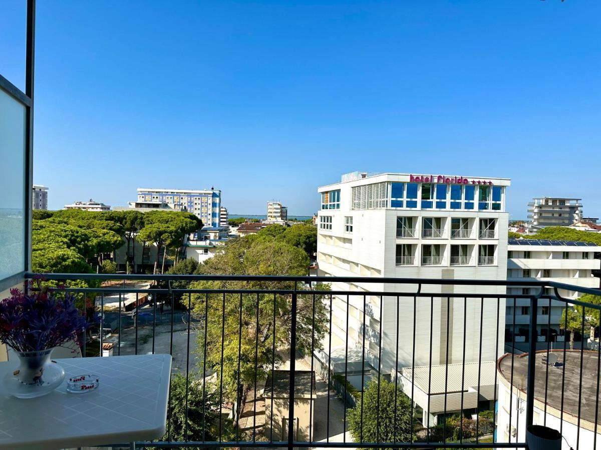 Beach Front Apartment Sabbiadoro Линяно Сабиадоро Екстериор снимка
