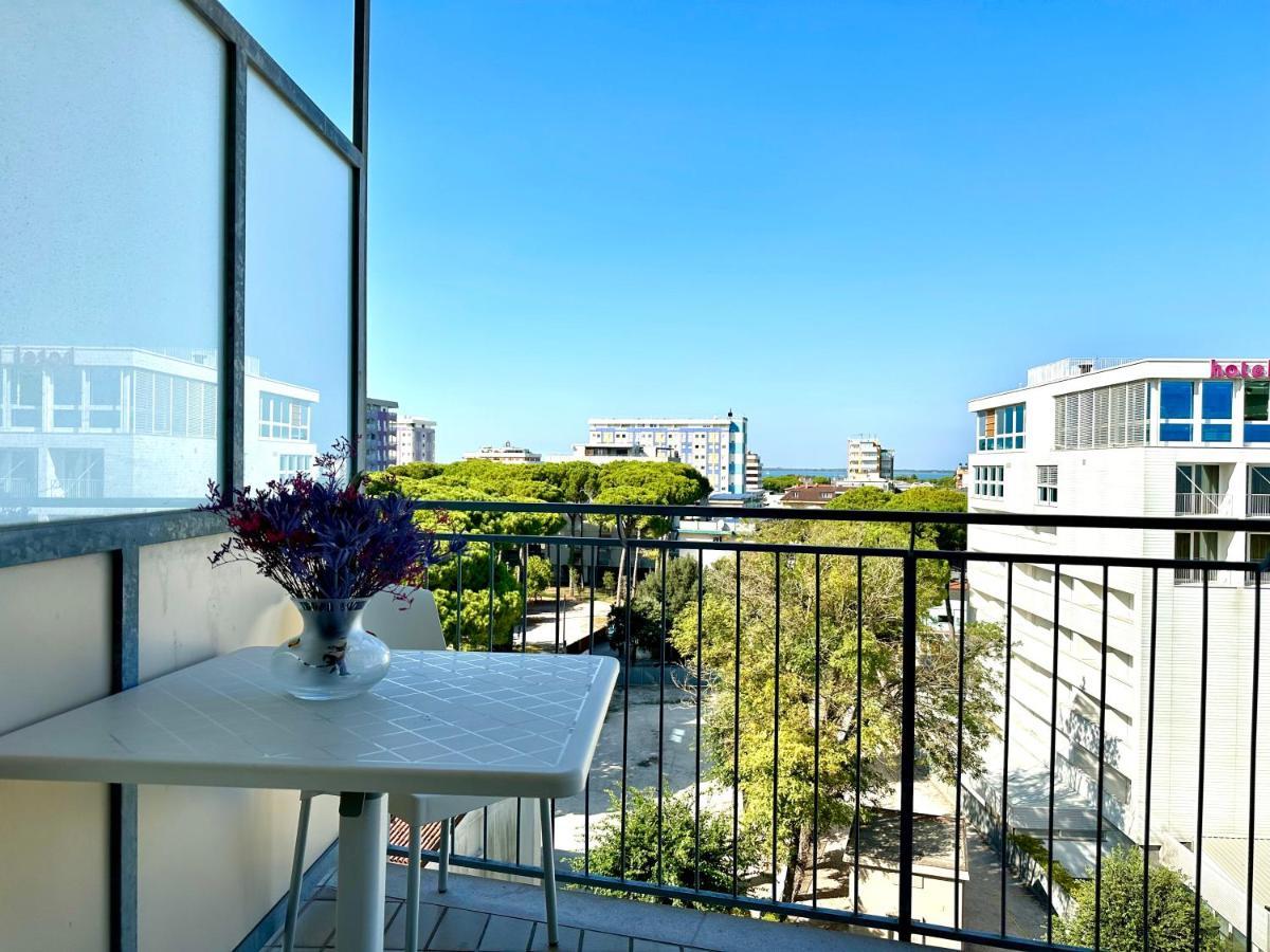 Beach Front Apartment Sabbiadoro Линяно Сабиадоро Екстериор снимка