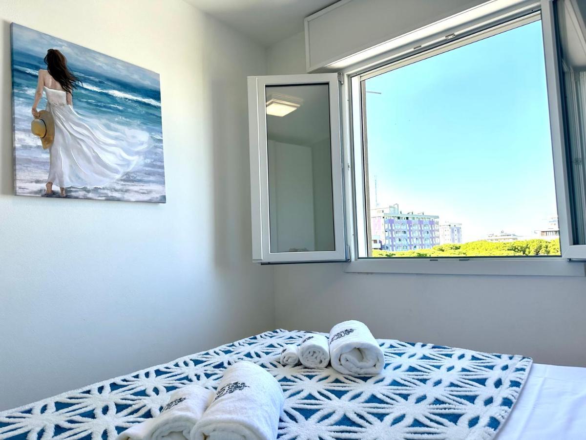 Beach Front Apartment Sabbiadoro Линяно Сабиадоро Екстериор снимка