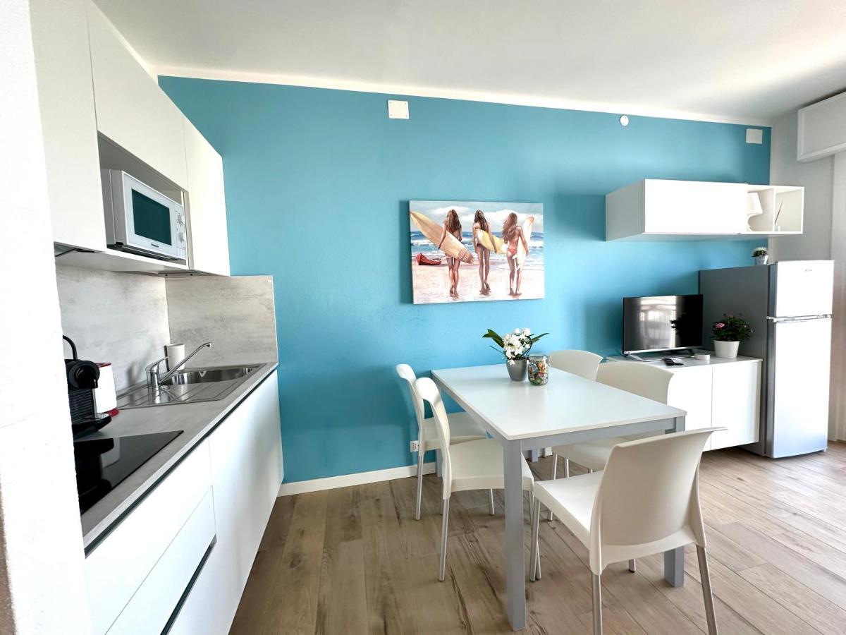 Beach Front Apartment Sabbiadoro Линяно Сабиадоро Екстериор снимка