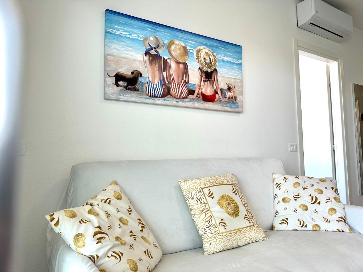 Beach Front Apartment Sabbiadoro Линяно Сабиадоро Екстериор снимка