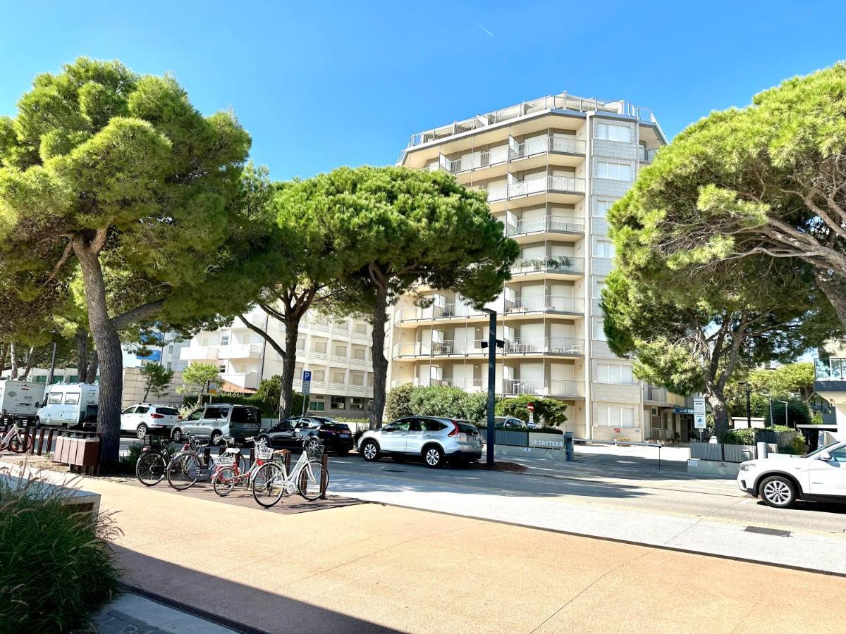 Beach Front Apartment Sabbiadoro Линяно Сабиадоро Екстериор снимка