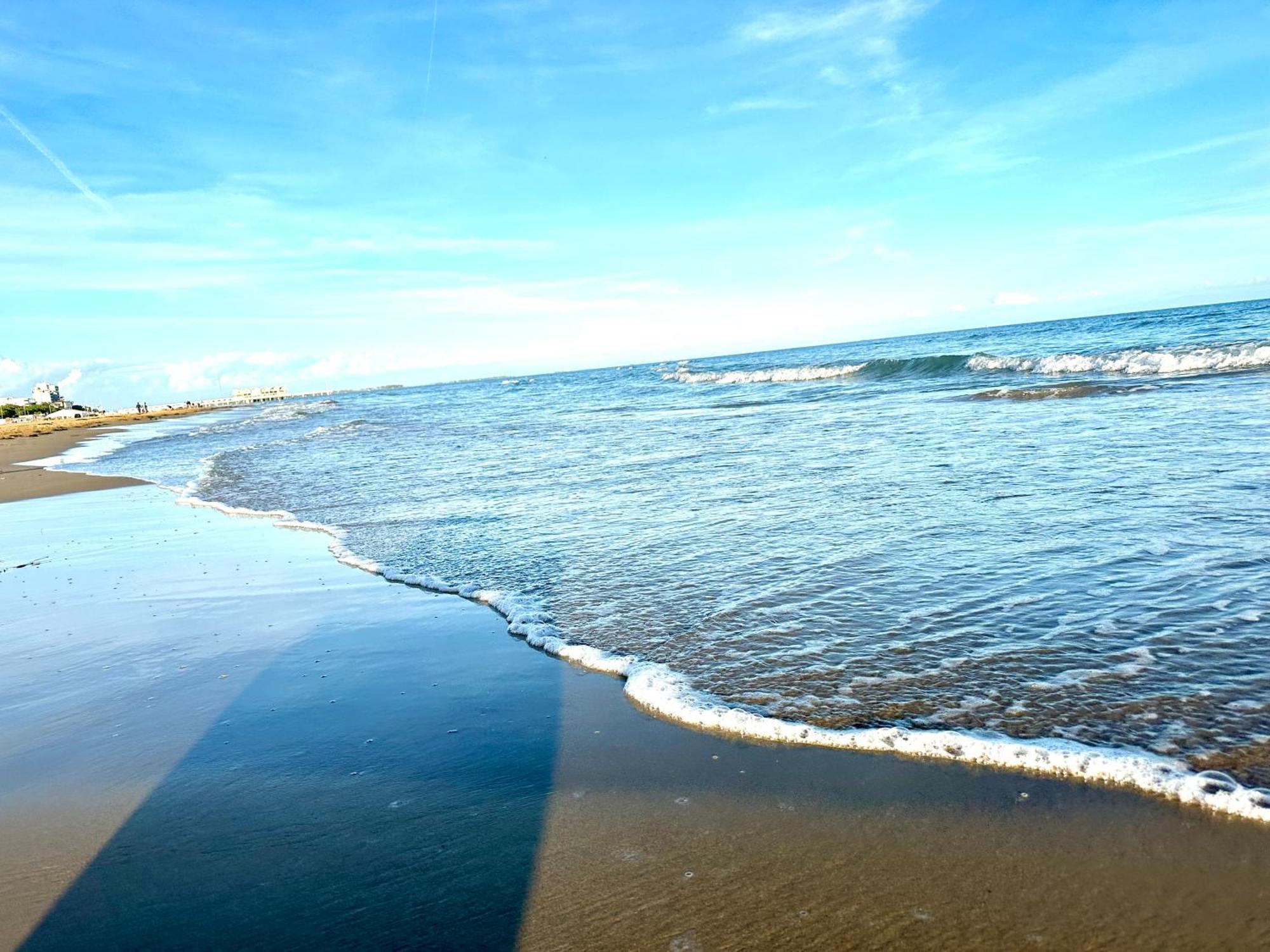 Beach Front Apartment Sabbiadoro Линяно Сабиадоро Екстериор снимка